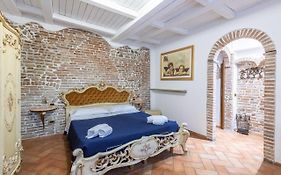 De'Gombruti, Bologna By Short Holidays